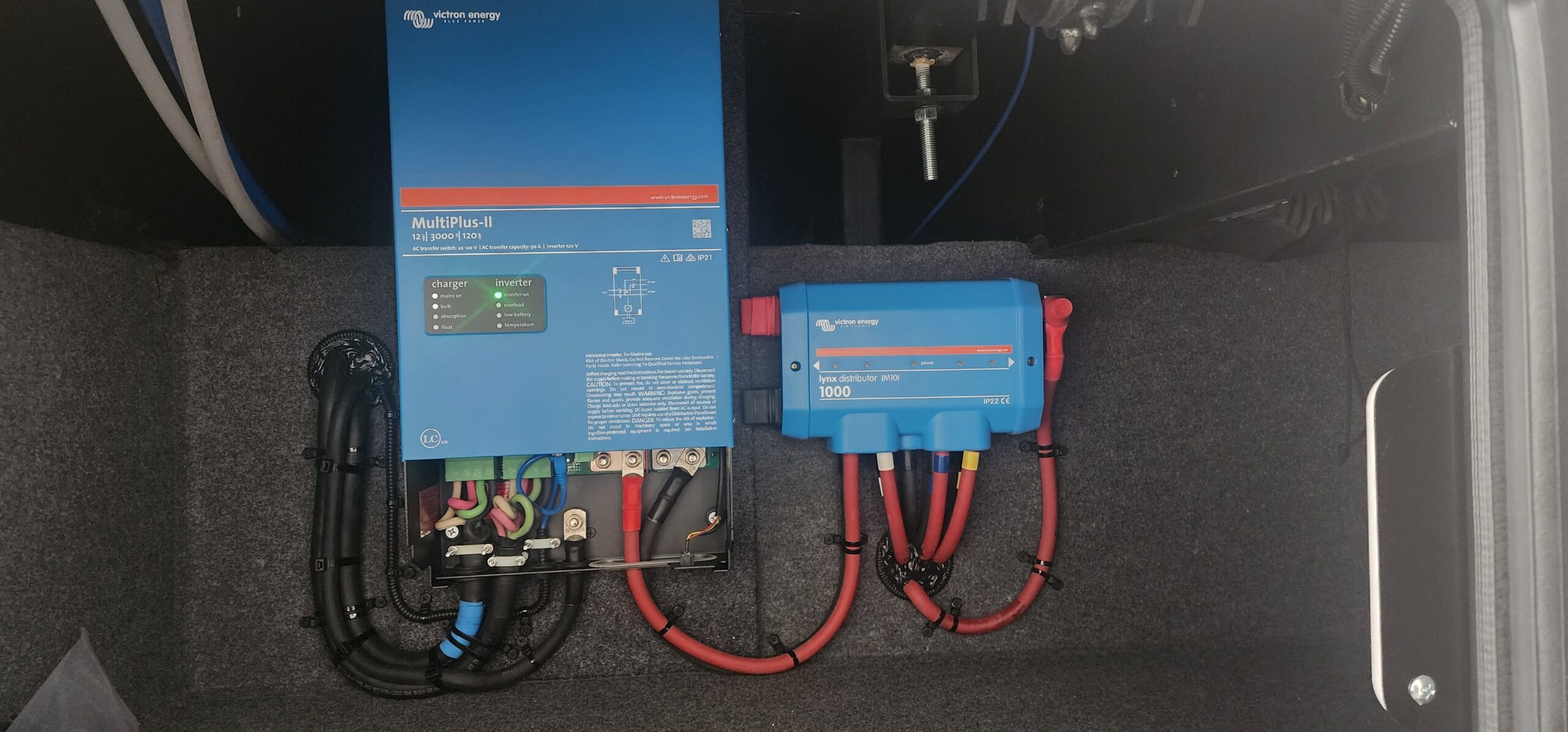 448-2023-Newmar-Bay-Star-3225-Victron-Multiplus-II-Lynx-Distributor
